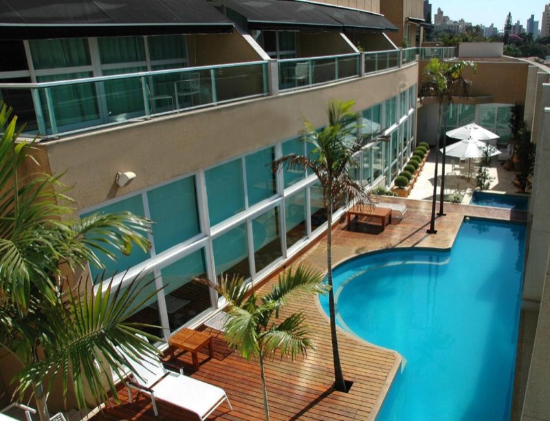 Área da piscina do Hotel Vitória Campinas